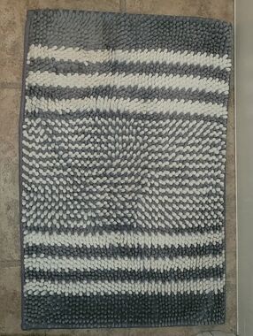 Chenille Bath Mat in Gray and White Stripes